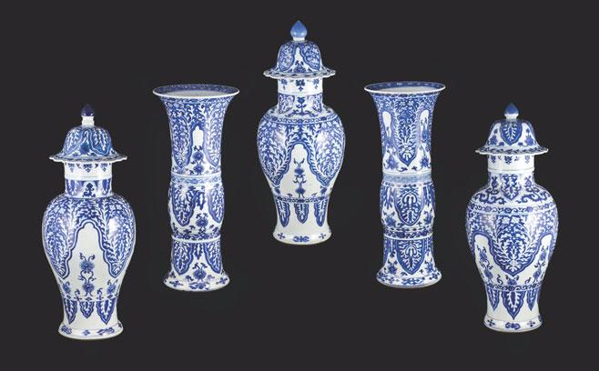 Galerie Lamy Chinese blue and white porcelain  five figures garniture, Kangxi (1622 - 1722), Height: 57 cm