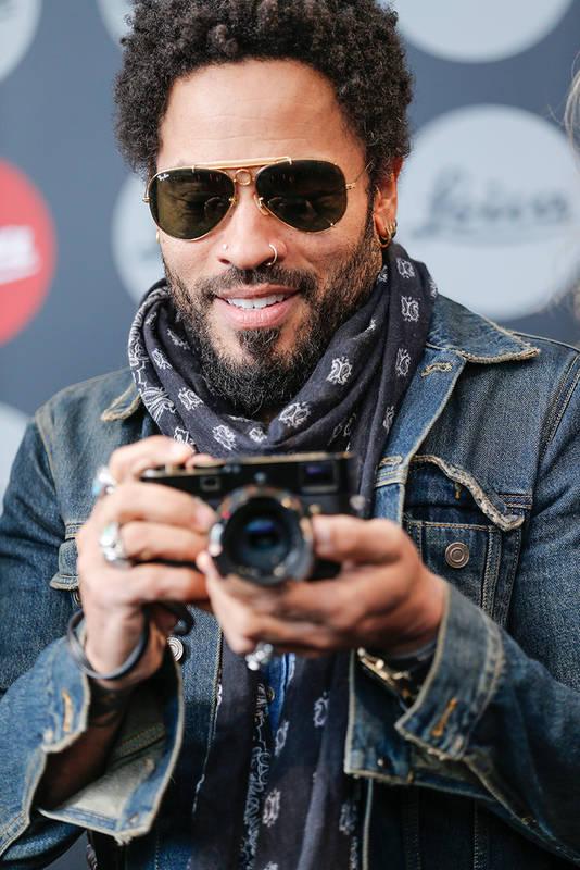 Peter Coeln (Leica Shop, West/OstLicht) und Lenny Kravitz im Fotomuseum WestLicht © P. Jakadofsky (WestLicht)