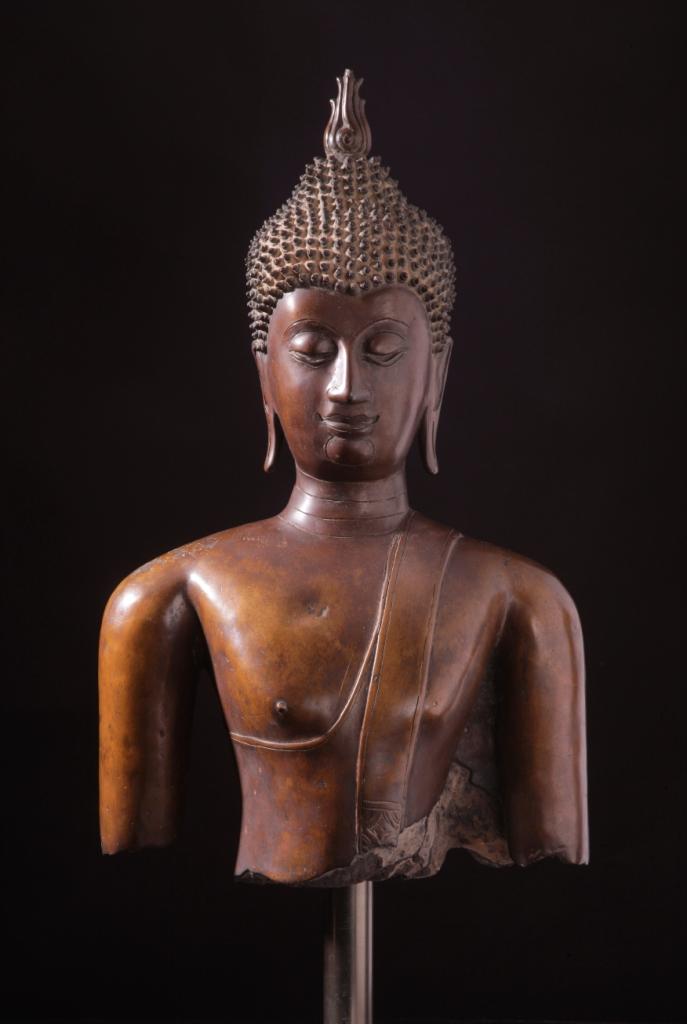 ((Bild „Buddha“, Bildnachweis: Galerie Darya)): Asiatische Kunst vom Feinsten: Der thailändische Ayutthaya-Buddha aus Bronze, offeriert von der Galerie Darya aus Karlsruhe.