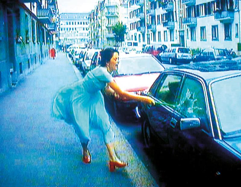 Pipilotti Rist, Ever Is Over All, 1997 Audiovisuelle Installation (video still) © Pipilotti Rist, Courtesy the artist, Hauser & Wirth and Luhring Augustine