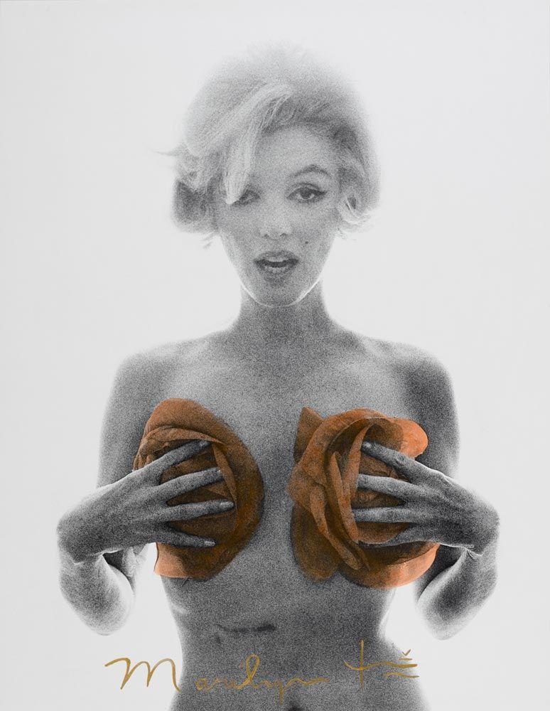 Stern, Bert (1929-2013).  "Marilyn Monroe with orange roses" (aus "The Last Sitting" for Vogue). Handkol. Original-Photographie. Schätzpreis:	8.000 CHF