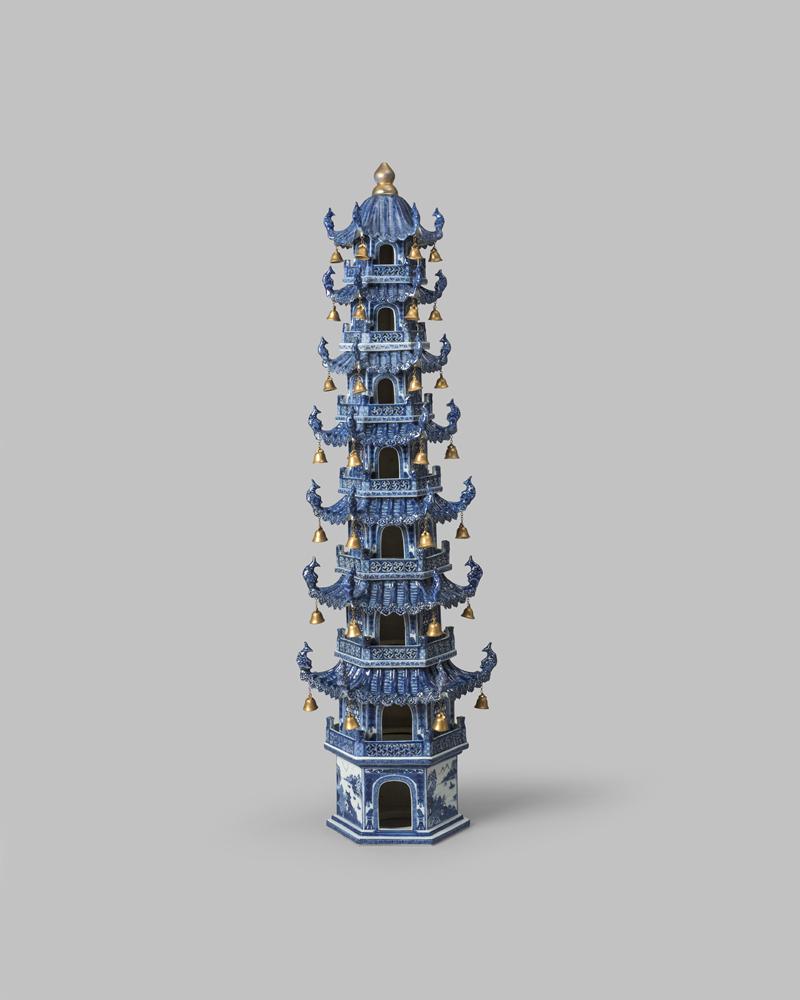 Blue and white eight tiered pagoda. Porcelain decorated in underglaze cobalt blue and gold. 90 x 28 cm. China, Qing dynasty (1644-1911), late 18th century-early 19th century.  Jorge Welsh Works of Art