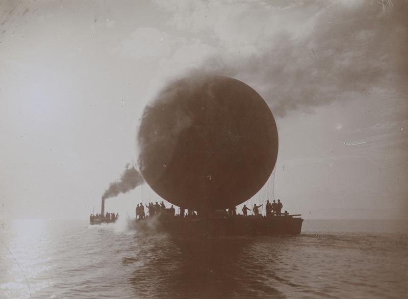 Transport eines Ballons vom Neuenburger- zum Bielersee 1915 © Fotostiftung Schweiz, Winterthur