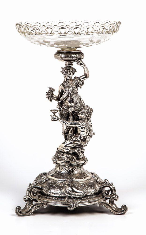 Großer Tafelaufsatz mit Bacchusszene Heilbronn, Firma Bruckmann & Söhne, dat. 1891 Silber. Schätzpreis:	1.500 - 1.800 EUR, Zuschlagspreis:	2.200 EUR