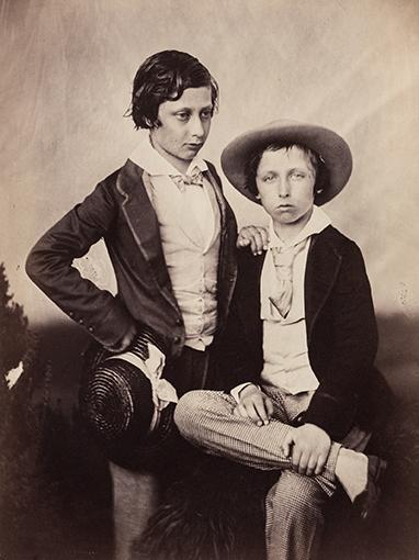 John Jabez Edwin Mayall Edward, Prince of Wales, und Prince Alfred, Osborne House, Isle of Wight August 1855, Albuminpapier Schenkung Lotte Hoffmann-Kuhnt, 2015 © Münchner Stadtmuseum