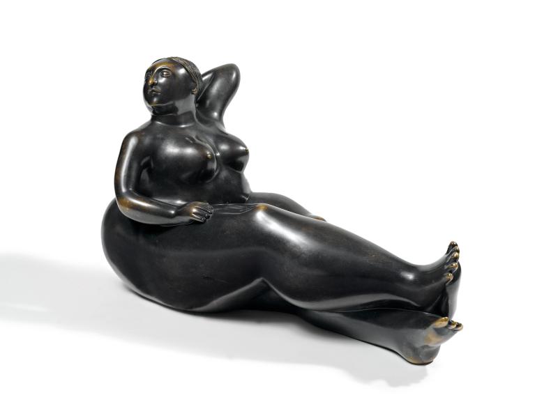 Kat. Nr. 418 Fernando Botero (Medellin, Kolumbien 1932 geb.; lebt und arbeitet in Paris und New York)  Badende, 1990, signiert und numeriert Botero 3/6 und mit Gießerstempel auf der Unterseite, Bronze mit dunkelbrauner Patina, 30,5 x 50,7 x 23 cm  erzielter Preis € 344.600