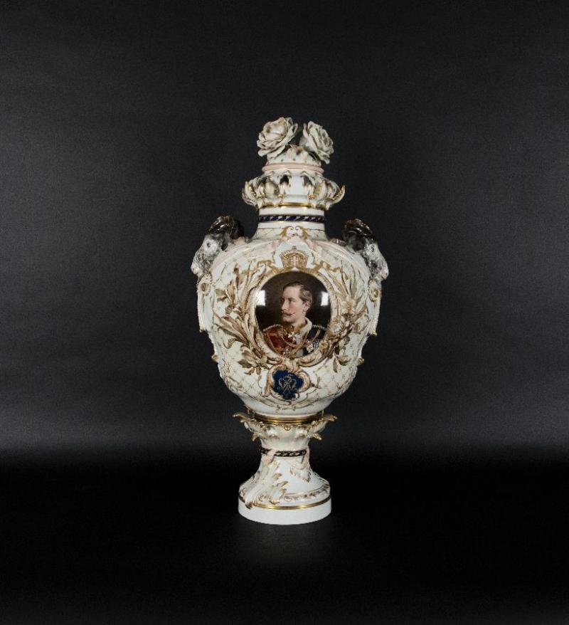 KPM Potpourri Vase mit Kaiserportraits aus dem Jahre 1888, Schätzpreis:	8.000 - 10.000 EUR