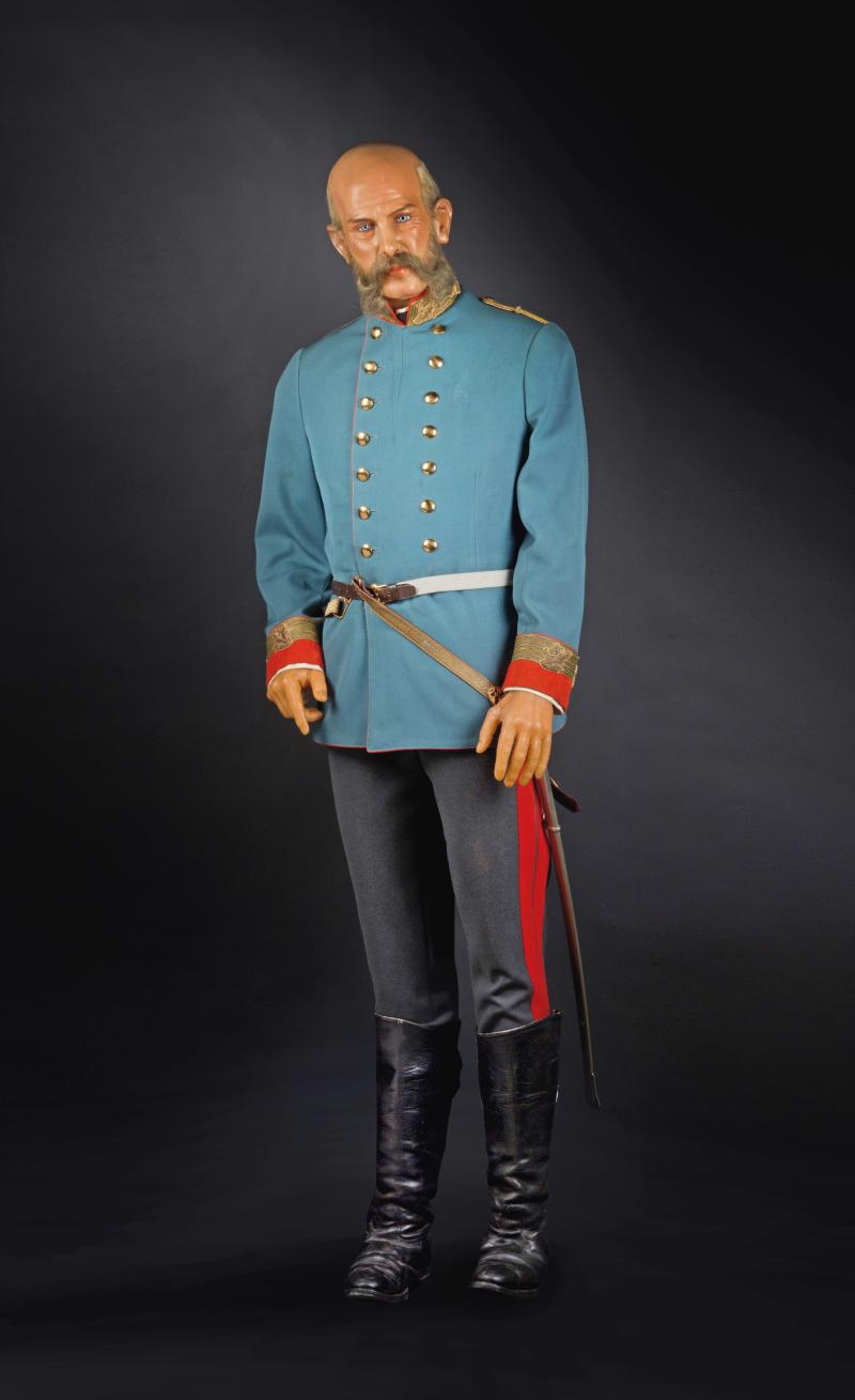 Nr. 70 Kaiser Franz Joseph I. von Österreich, Wachsfigur aus der Galerie des Berliner Wachsfigurenkabinetts "Castans Panoptikum"  (bestehend von 1869 bis 1922), (Panoptikum Mannheim bis 2014), Kopf und Hände aus Wachs, originale alte bewegliche Kleiderpuppe mit Uniform und Kopfbedeckung, Gesamthöhe ca. 190 cm , um 1900  erzielter Preis € 5.000