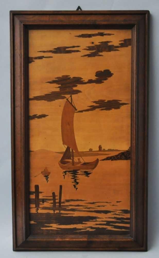 INTARSIENBILD Segelboot auf einem See, im Hintergrund das Ufer mit einem Häuschen,48x23 Rahmen, rückseitig Stempel H. Maybach wohl um 1900, Mindestpreis:	100 EUR