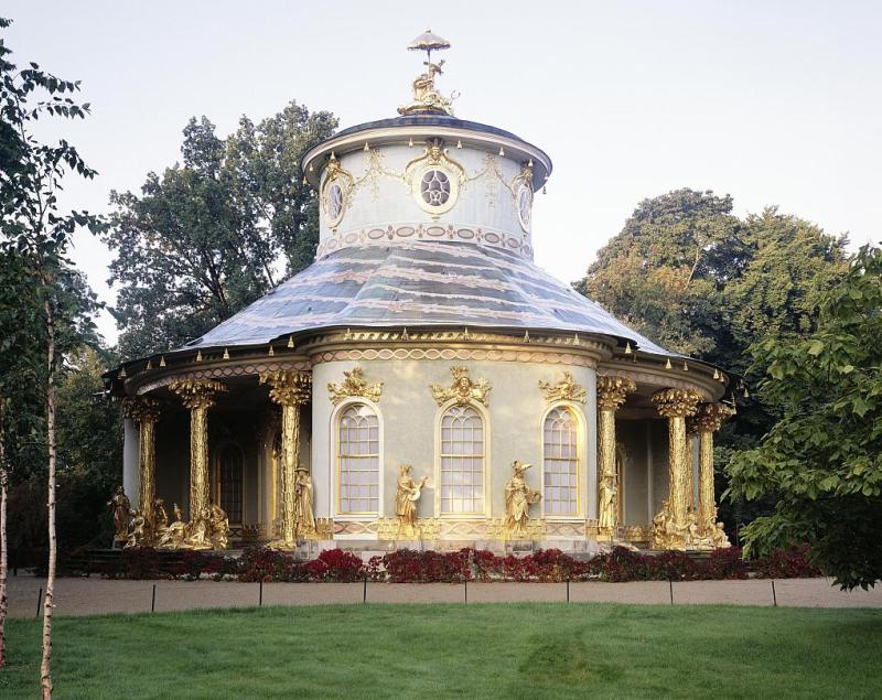 Prachtvolle Chinoiserie: das Chinesische Haus im Park Sanssouci. Foto: SPSG/Hans Bach