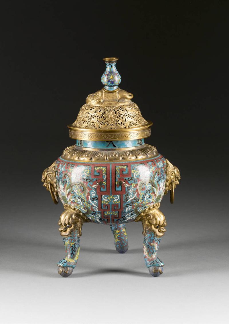 CLOISONNÉ-WEIHRAUCHBRENNER: Bronze, vergoldet, Email, H. 40 cm, China, Qianlong. Limit 5.000,- €