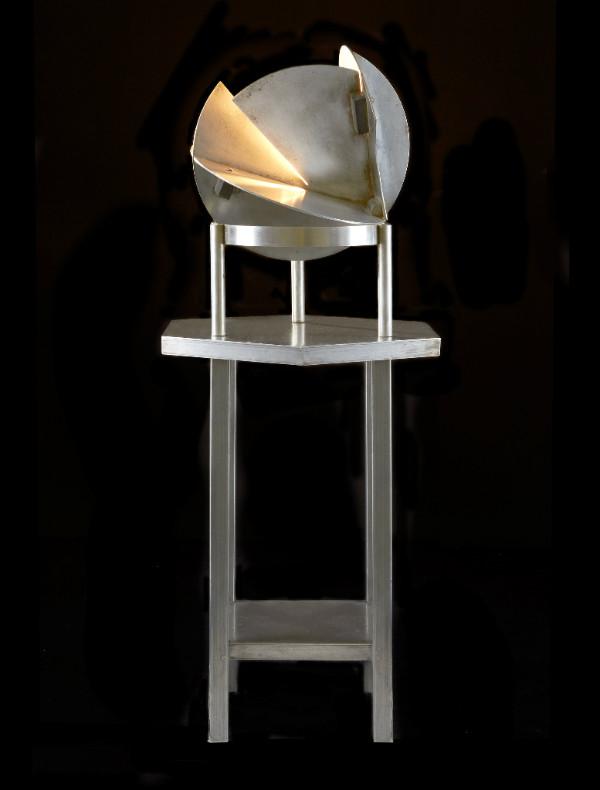 Jacques Le Chevallier & René Koechlin, Ensemble comprenant une lampe "sphère n°4" et sa table, 1926/27 Estimation: 60.000 - 80.000 € (c) Artcurial