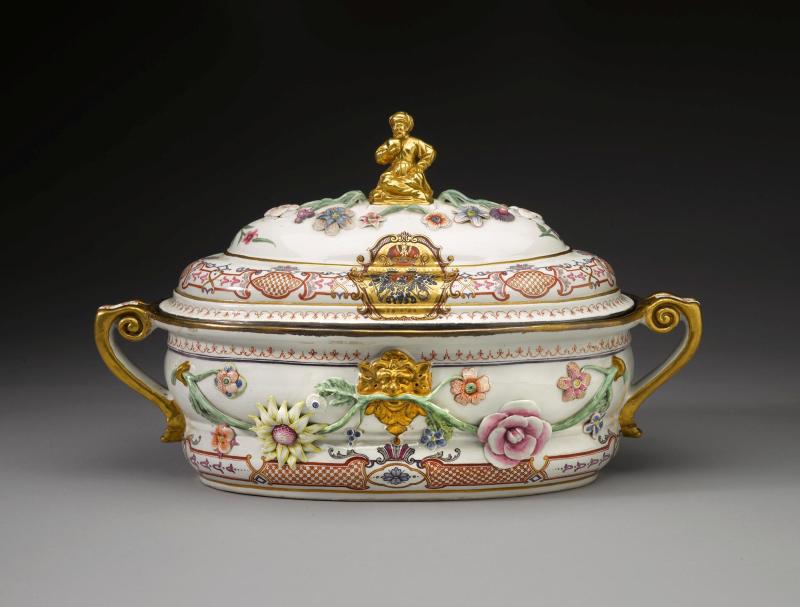 A Du Paquier armorial covered tureen  a diplomatic gift from the Holy Roman Emperor Charles VI to Czarina Anna Ivanovna, Vienna, circa 1735   Röbbig München