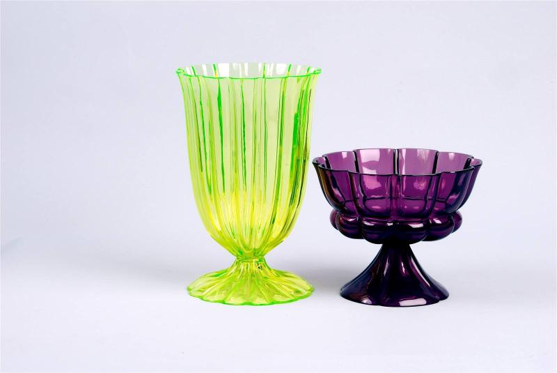 Josef Hoffmann, Becher, formgeblasen , v.l.n.r.: gelbes Glas, 1923; violettes Glas, 1922. Ausführung: Böhmische Manufaktur für die Wiener Werkstätte © MAK