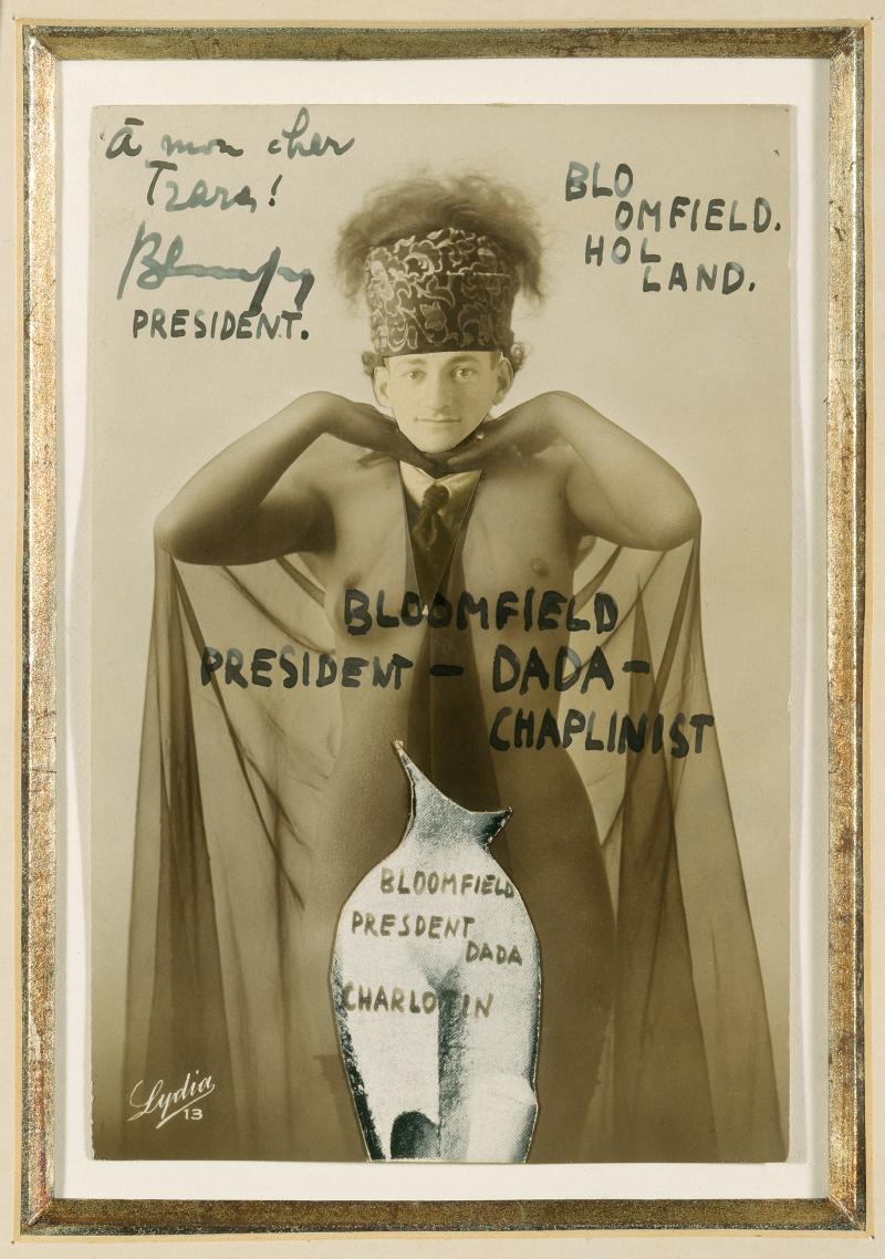 Erwin Blumenfeld Bloomfield, President-Dada-Chaplinist, 1921 Collage mit braun-getönten Silbergelatine-Fotoausschnitten (Portrait Blumenfelds) über Silbergelatine-Foto-Aktpostkarte, mit Rasterdruck und Tinte, 13,4 x 8,8 cm Kunsthaus Zürich, © The Estate of Erwin Blumenfeld