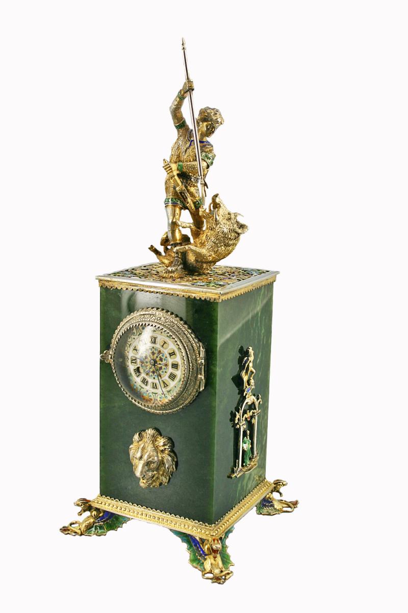 Dr. Birbaumer&Eberhardt, Schmuckuhr aus Jade, Bergkristall, Silber , Gold und Emaille mit Jagddarstellung. Spindeluhrwerk von Breguet. Meistermarke: Hermann Böhm, Wien um 1860 Höhe ca. 25 cm