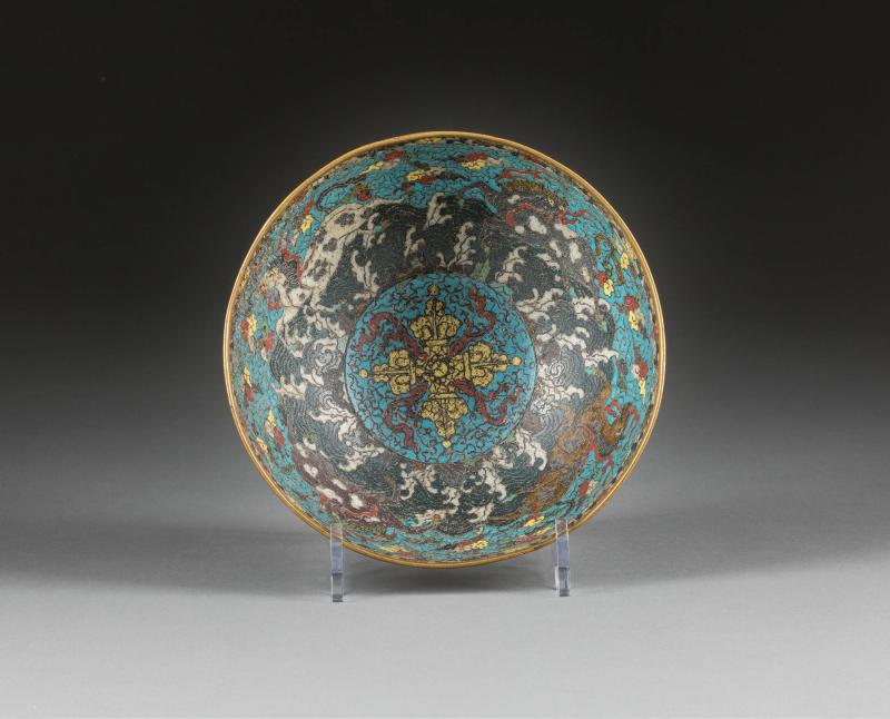 EMAIL-CLOISONNÉ-SCHALE, China, Ming-Zeit, Email-Cloisonné, D. 20 cm,  Limit 2.000,- €