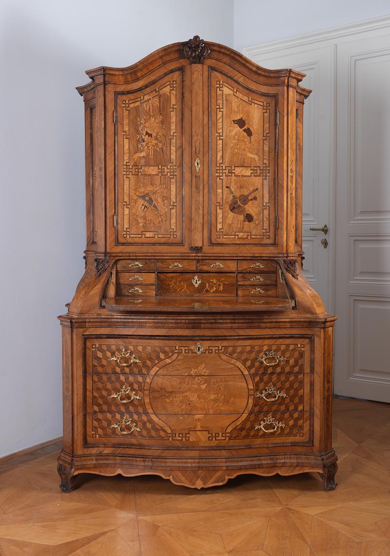 Bedeutender deutscher Barock-Schreibaufsatzschrank, Mainz, 18. Jahrhundert, Typus a deux corps, Schätzwert € 30.000 - 40.000