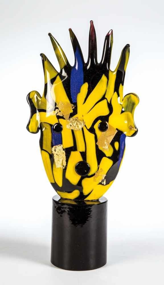 "Recycled N° 2" Kiki Kogelnik, 1996 Schwarzviolettes Glas mit eingeschmolzenen Glasplättchen in Gelb, Schätzpreis:	19.000 - 23.000 EUR