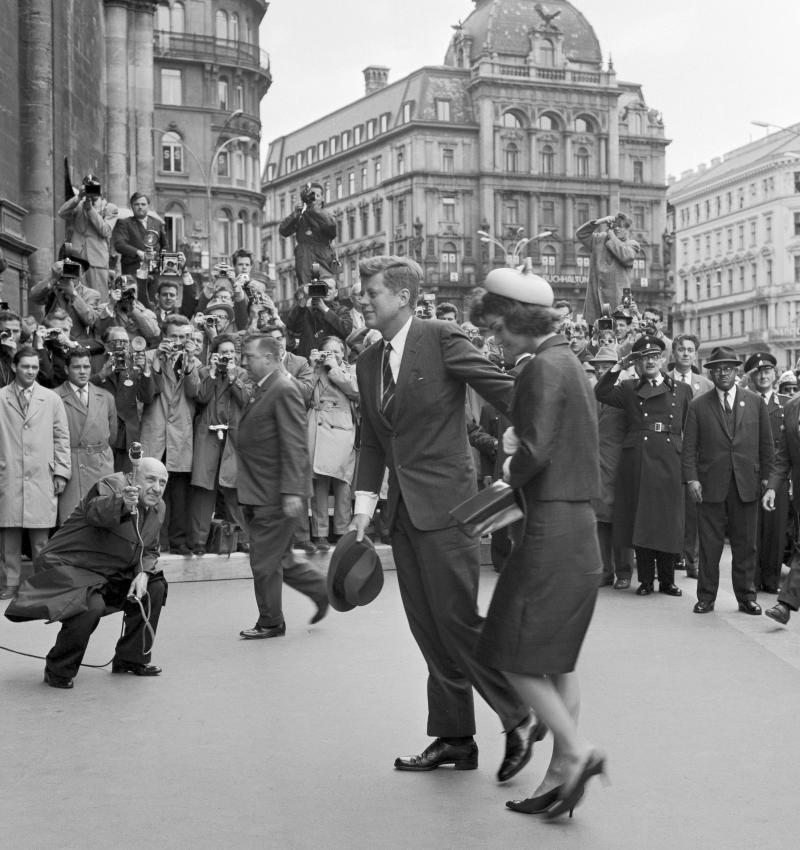 Barbara Pflaum Wien 1961: John F. Kennedy und seine Ehefrau Jackie vor dem Stephansdom © Barbara Pflaum