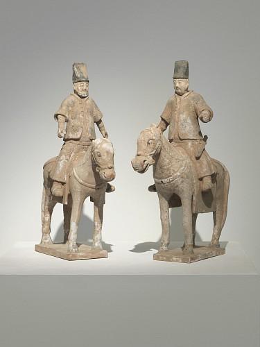 A Pair of Painted Pottery Horses with Riders, Ming Dynastie