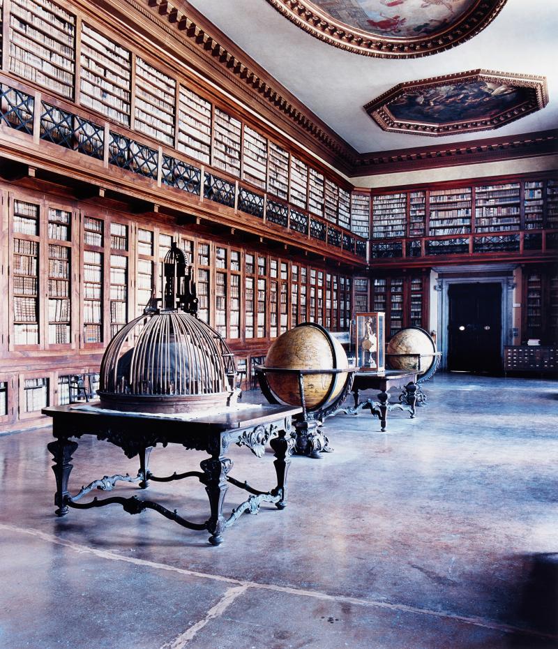 Candida Höfer (1944) “Biblioteca Seminario Patriarcale Venezia III” 2003 | C-Print Ex. 2/6 | 175 x 152cm Ergebnis: 64.000 Euro