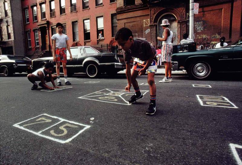 Joseph Rodriguez Skeely Street Game Spanish Harlem, New York, 1987 © Joseph Rodriguez