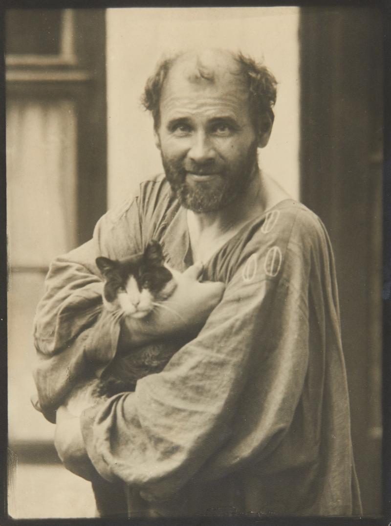 Moriz Nähr (1859–1945) Gustav Klimt mit seiner Katze, Wien 1912