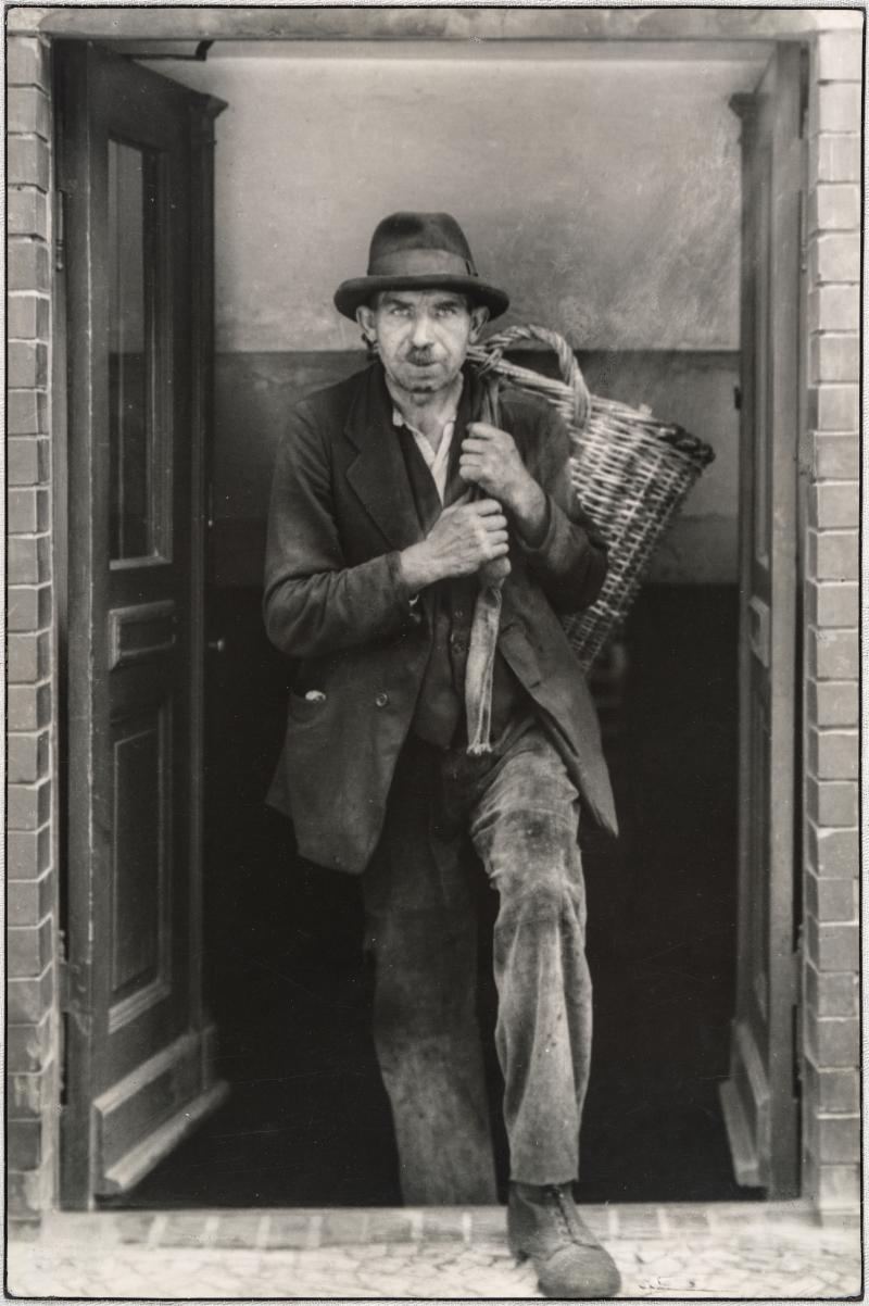 August Sander BERLINER KOHLENTRÄGER 1928 Fotografie Galerie Berinson, Berlin © VG Bild-Kunst, Bonn 2018