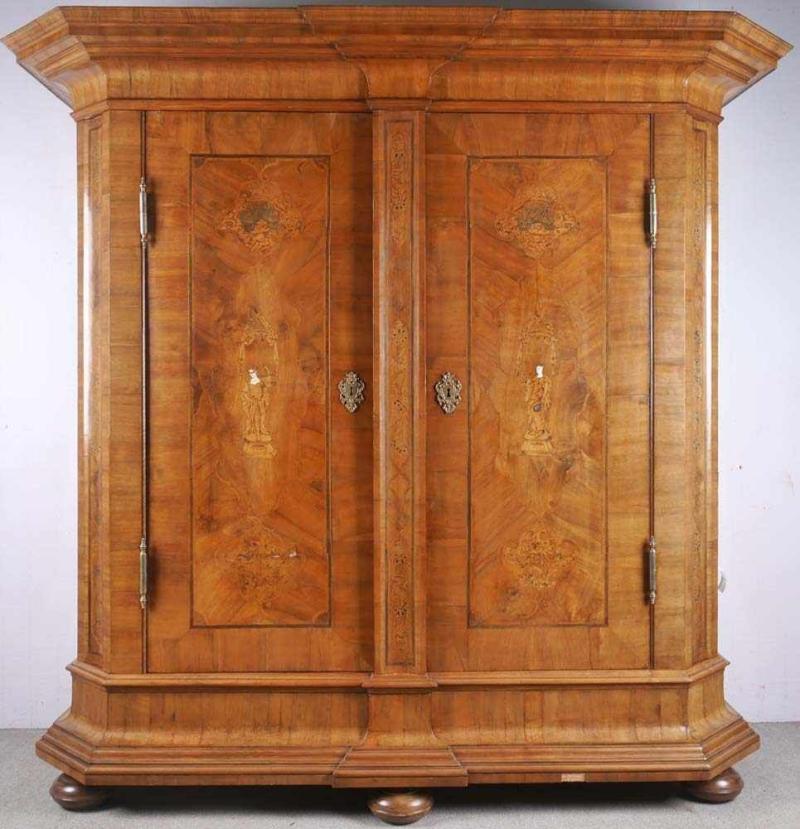 Qualitätsvoller, süddeutscher Barockschrank - 1754 - datiert. Mindestpreis:	26.000 EUR