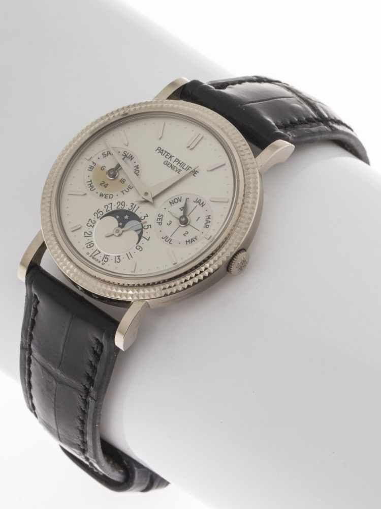 Hochfeine automatische Patek Philippe-Armbanduhr "Calatrava" mit Ewigem Kalender Aufrufpreis:	12.000 EUR