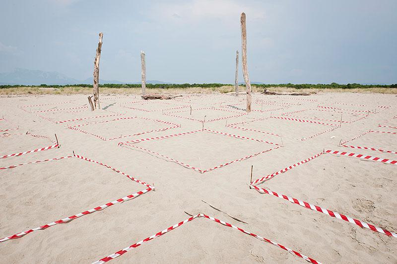 Carlo Galli, "Del imitations" 2014 13. Installations site specific with dangerous tape. Locations: Lanzarote, Spain / Viareggio, Italy. Foto © Francesca Cirilli / Adonay Bermudèz