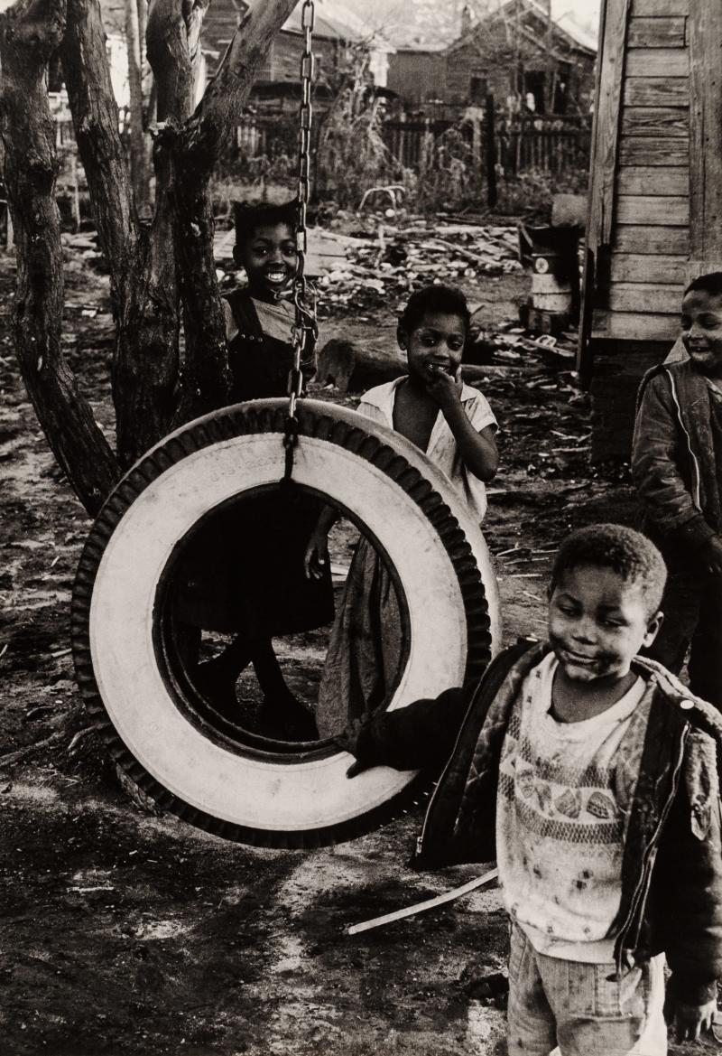 Thomas Hoepker (*1936), Slums in Montgomery, Alabama, 1963, Silbergelatineabzug, 48,6 x 33,4 cm, © Thomas Hoepker/Magnum Photos