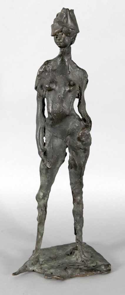 Hans Schröder (Saarbrücken 1930-2010 Saarbrücken) Stehender Akt, Bronze, 1977, H: 49 cm Schätzpreis:	800 EUR