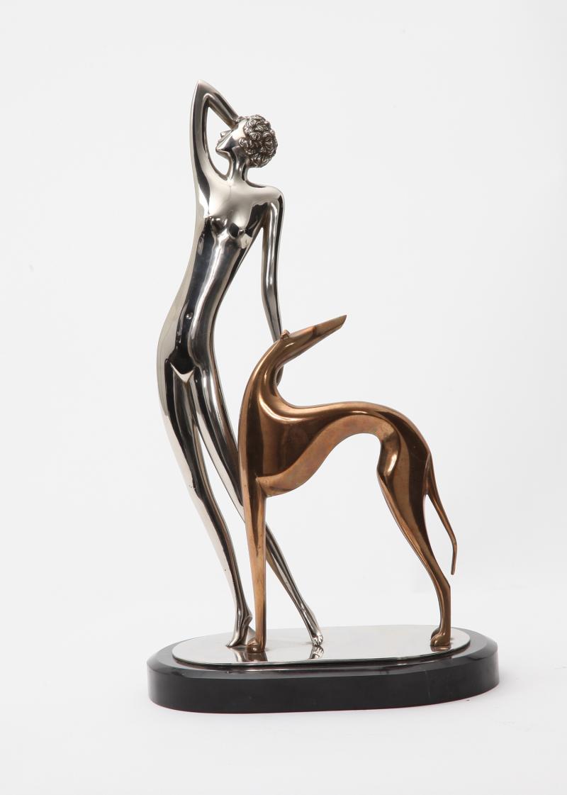 Dame mit Windhund Werkstätte Hagenauer,  Bronze vernickelt, Hund mit Kupferlegierung, Entwurf um 1935, gemarkt, H: 48 cm Foto: © Antiquitäten Brune