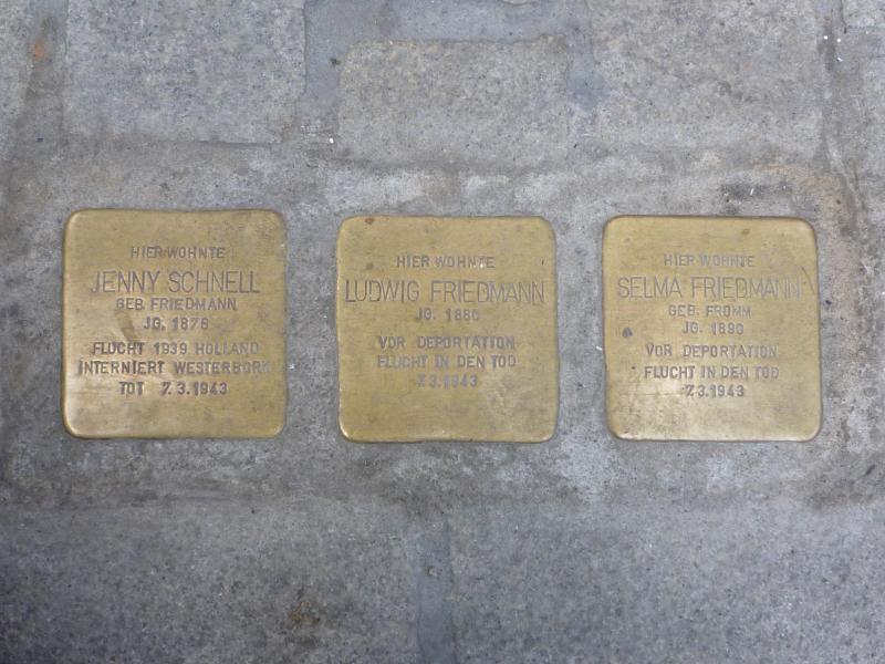 STOLPERSTEINE DER FAMILIE FRIEDMANN IN AUGSBURG  © Bayerische Staatsgemäldesammlungen, Foto: Anja Zechel