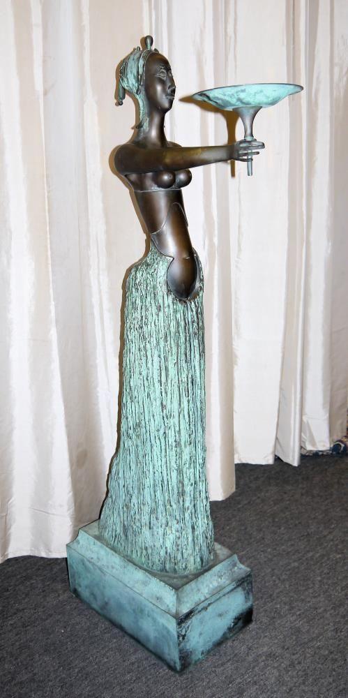 Paul Wunderlich, „Daphne“, große Bronzeplastik von 1993 Paul Wunderlich, 1927 – 2010, Stehende weibliche Aktfigur Schätzpreis:	4.500 - 4.800 EUR