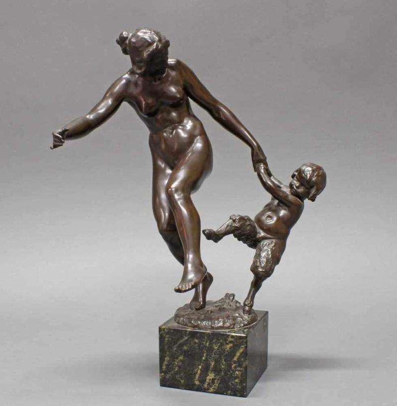 Bronze, dunkelbraun patiniert, "Bacchantin mit Satyrknaben", Mindestpreis:	1.600 EUR