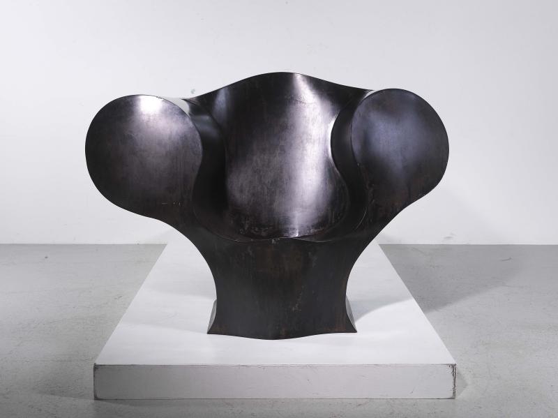 Sessel "Big Easy", Entwurf Ron Arad 1988, Ausführung im Ron Arad Studio in Italien 1994 - 1998, skulpturale Konstruktion aus Weichstahl (mild steel), Schätzwert € 40.000 - 60.000, Auktion 7. November 2018