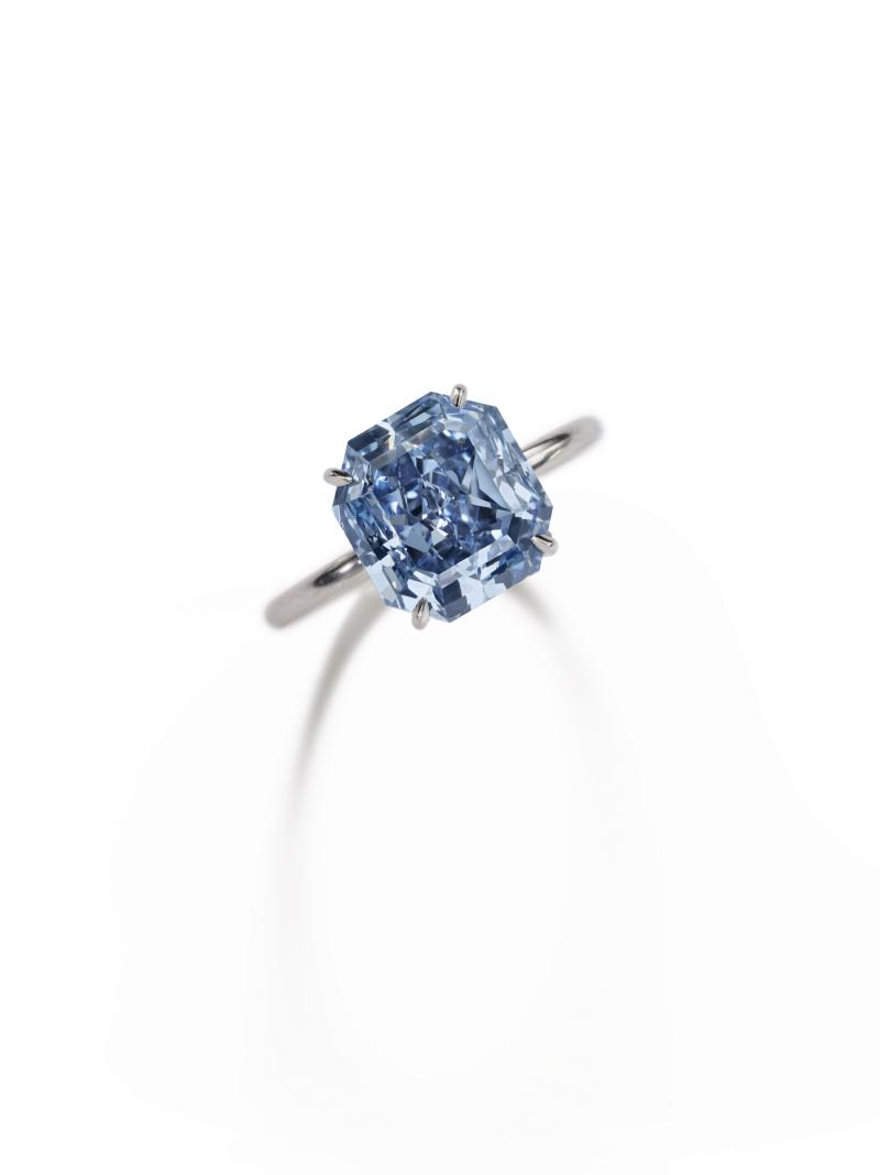 Fancy Vivid Blue diamond, 5.04 carats - Sotheby's Magnificent Jewels & Noble Jewels - Geneva 15 November 2018