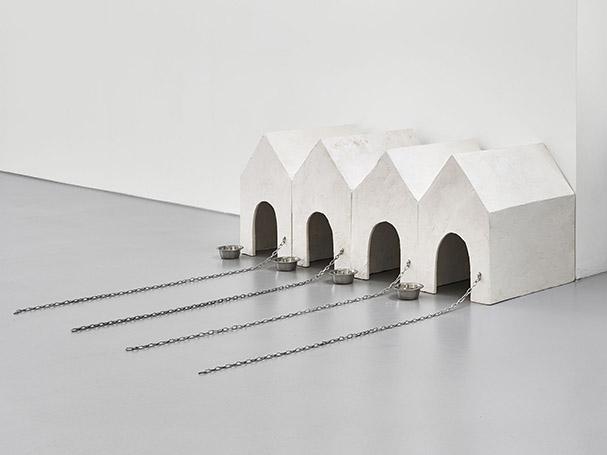 Inge Mahn, Hundehütten, 1977    Foto- def image, Berlin Courtesy of the artist and Galerie Max Hetzler, Berlin | Paris | London © VG Bild-Kunst Bonn 2018