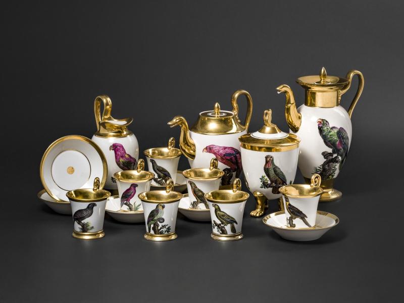 Kaffee– und Teeservice für König Maximilian I. Joseph von Bayern, um 1810/20. Zuschlag: 32000 EuroMit Papageien-Motiven bemaltes Kaffee– und Teeservice der Manufaktur Nymphenburg. Auftragsarbeit für König Maximilian I. Joseph von Bayern, um 1810/20. SP: 25000 Euro