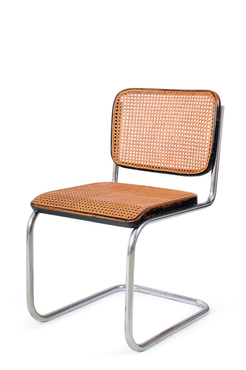 Paar Stühle B32  Gebrüder Thonet | Wien | 1930-1935 | Entwurf Marcel Breuer Stahlrohr, Buchenholz massiv gebogen, Geflecht | 82x47x56,5cm  Ergebnis: 3.096 Euro