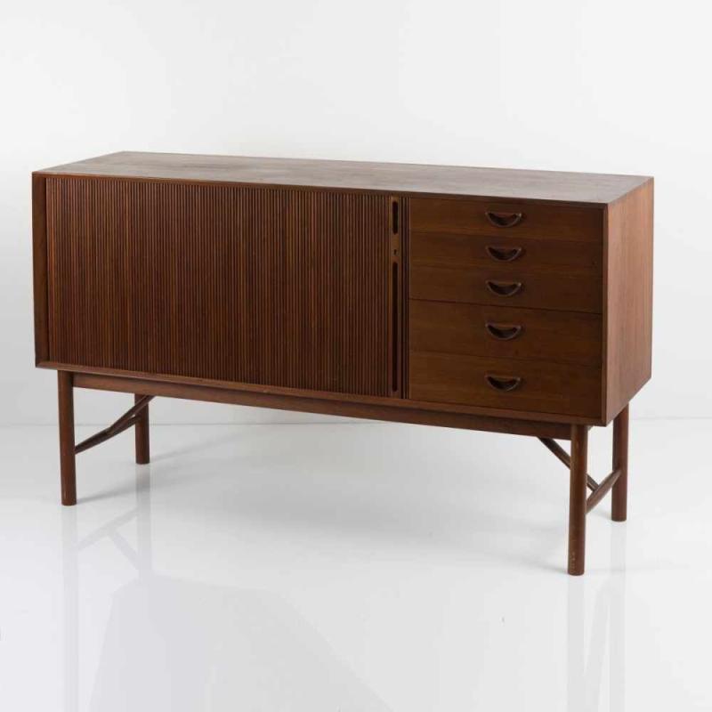 Peter Hvidt; Orla Mölgaard Nielsen Sideboard '309', um 1955 H. 86,5 x 152 x 48 cm. Aufrufpreis:	2.500 EUR Schätzpreis:	2.500 - 3.500 EUR