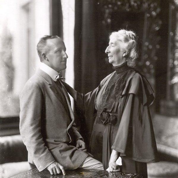 Siegfried Wagner mit seiner Mutter Cosima, Fotografie, 1911 © Nationalarchiv der Richard-Wagner-Stiftung, Bayreuth