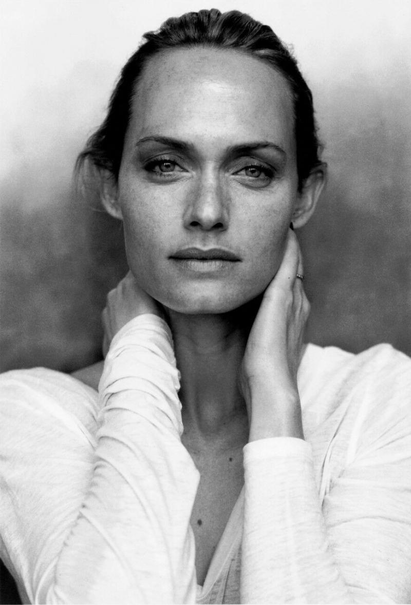 Peter Lindbergh: Amber Valetta 2014, Fotografie auf Kodak Pro Endura, später Druck, signiert, 32,3 x 22 auf 40,8 x 30,5 cm