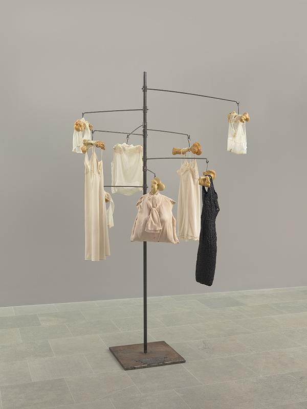 untitled, 1996 cloth, bone, and steel 300 x 208 x 196 cm Glenstone Museum, Potomac, Maryland © The Easton Foundation/VAGA New York  c/o Pictoright Amsterdam 2019 Photo: Ron Amstutz