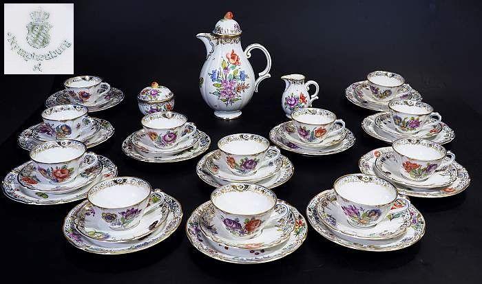 NYMPHENBURG Kaffeeservice für 12 Personen. Marke von 1975 - 1997. Ausarbeitung im Stil von "Rokoko Cumberland" Mindestpreis:	1.500 EUR