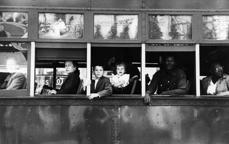 Trolley – New Orleans, 1956, a.d.S. The Americans © Robert Frank . Courtesy Sammlung Fotostiftung Schweiz, Winterthur und Schweizerische Eidgenossenschaft, Bundesamt für Kultur, Bern