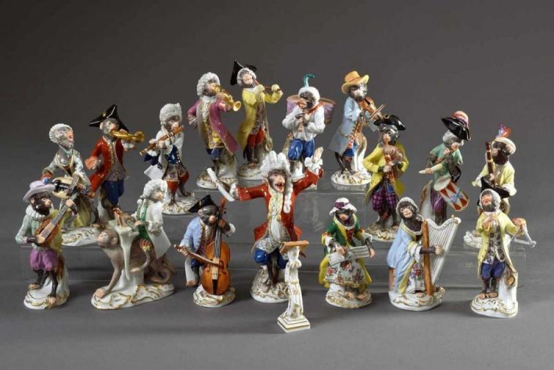 18 Diverse Figuren aus der Meissen "Affenkapelle", farbig bemalt Aufrufpreis:	5.500 EUR